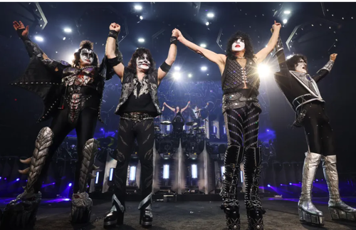 ВИДЕО: Домогт КISS хамтлаг сүүлчийн амьд тоглолтоо толилууллаа