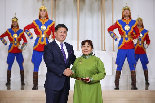 Мал эмнэлэг, үржлийн салбарынханд төрийн дээд цол, одон, медаль хүртээлээ