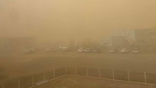 Хүчтэй салхины улмаас 23 гэр нурж, 3 машины шил хагарчээ