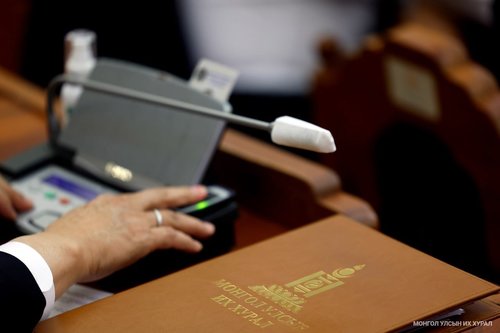 Танилц: Чуулганы хуралдаан тасалсан гишүүд