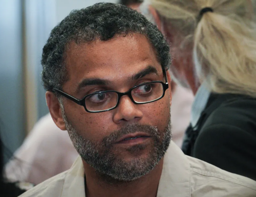 Хэлмэгдэж 27 жил шоронд суусан эр 50 сая доллар нэхэмжилжээ