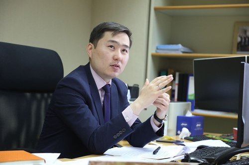 ҮСХ-ны дарга Б.Батдаваагийн эхнэрийн хамааралтай есөн компани бүртгэлгүй нүүрс гаргажээ