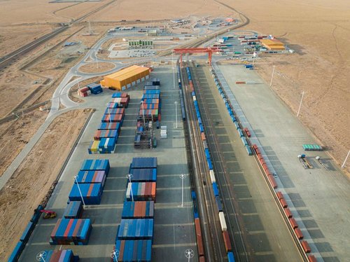 Замын-Үүд авто замын боомт 24 цагаар ажиллаж эхэллээ