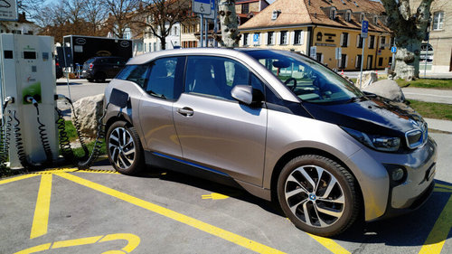 Канадад бензин, дизель хөдөлгүүртэй машиныг хориглоно