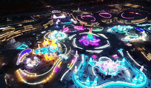 ФОТО: Харбинд мөсөн баримлын наадам эхэллээ