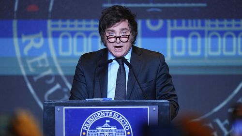 Аргентины шинэ Ерөнхийлөгч эдийн засаг, эрүүл мэндийн салбарт онц байдал тогтоожээ