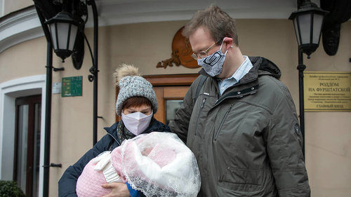 Петербург хотод бүх нийтээр амны хаалт зүүх журмыг дахин нэвтрүүлжээ