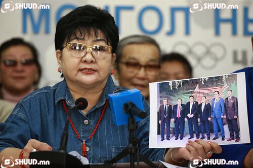 “Эрдэнэт үйлдвэрийг удирдсан үе үеийн дээрэмчдийн хөрөнгийг хурааж, яллахыг шаардаж байна”