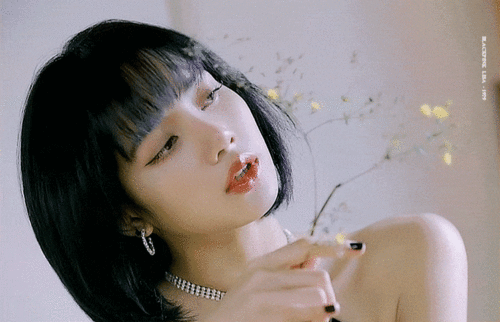 Blackpink-ийн Лиса инстаграмдаа 100 сая дагагчтай болж түүх бүтээлээ