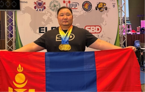 Б.Үүрцайх классик пауэрлифтингийн Азийн аваргаас алтан медаль хүртлээ