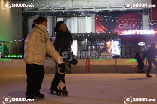 Сурвалжилга: Мөсөн дээр бүжих залуус их хотод өнгө нэмж байна