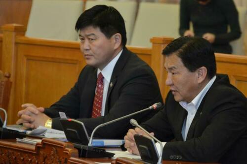 Засгийн газрын санаачилсан хуулийг сайд нар нь эсэргүүцэв