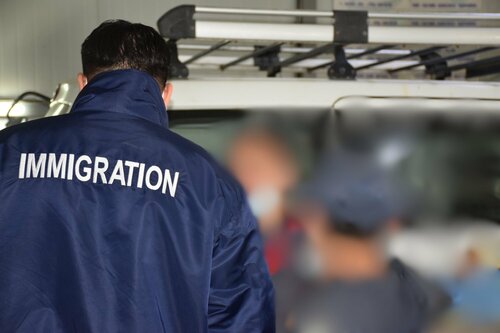 Манай улсад 10 жил хууль бусаар орогнож байсан Хятадын иргэнийг албадан гаргалаа