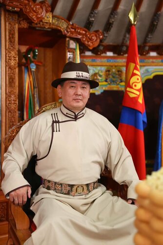 Луу жилд монгол түмний сүлд хийморь босоо монгол бичиг шигээ өөдөө байх болтугай