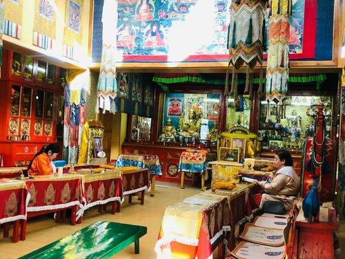 Эмэгтэй лам нарын хийд сэтгэл ариусгах “шидтэй”