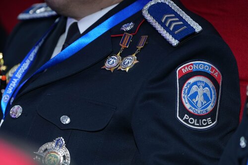 Найз хөвгүүн рүү нь захидал бичсэн гэх шалтгаанаар бусдыг зодож танхайрсан охидыг шалгаж байна