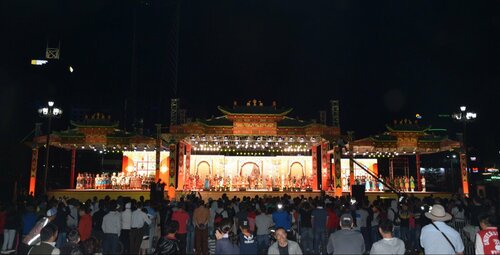 “Учиртай гурван толгой” дуурийг Д.Сүхбаатарын талбайд тоглоно