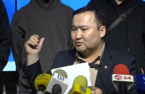 “Эдийн засгийн хөгжлийн сайд Ч.Хүрэлбаатар Увс аймгийн 1000 гаруй оюутанд мөнгө тараасан”