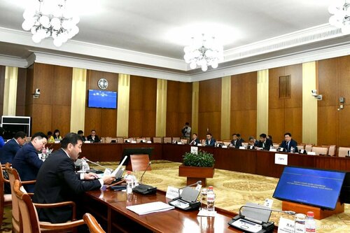 ШУУД: Автобусны сонсголд Д.Сумъяабазар ирээгүй байна