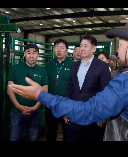 Ерөнхийлөгч У.Хүрэлсүх “Мэтагро” ХХК-ийн хөдөө аж ахуйн иж бүрэн цогцолборттой танилцлаа