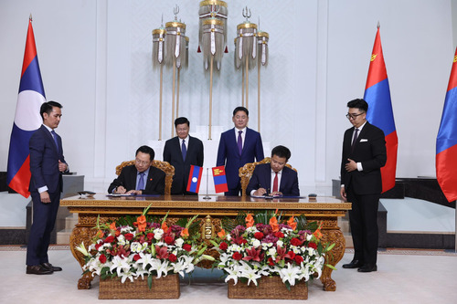 АЙЛЧЛАЛ: Гурван баримт бичигт гарын үсэг зурлаа