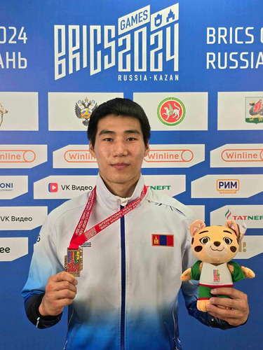 Д.Энхтүвшин бариултай морь, турникийн төрөлд хоёр медаль хүртлээ