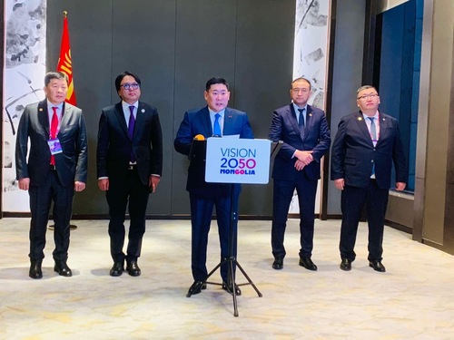 Хэлэлцээрт гарын үсэг зурлаа