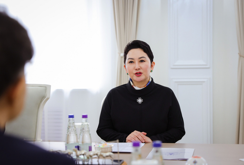 БНСУ-ын Элчин сайдад ''шаардлага'' тавив