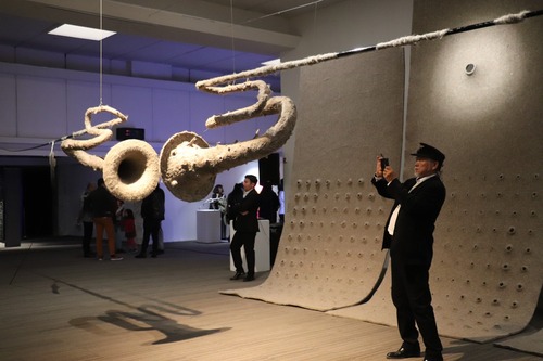 УРАН БҮТЭЭЛЧ Д.ДОРЖДЭРЭМИЙН “БҮРЭН БУСЫН ОНОЛ” ҮЗЭСГЭЛЭН ҮРГЭЛЖИЛЖ БАЙНА