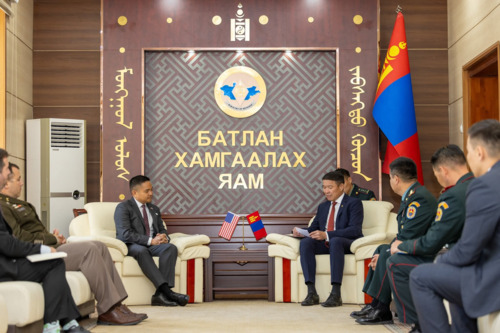 АНУ-ААС МОНГОЛД СУУГАА ОНЦ БӨГӨӨД БҮРЭН ЭРХТ ЭЛЧИН САЙДЫГ БАТЛАН ХАМГААЛАХЫН САЙД Д.БАТЛУТ ХҮЛЭЭН АВЧ УУЛЗЛАА