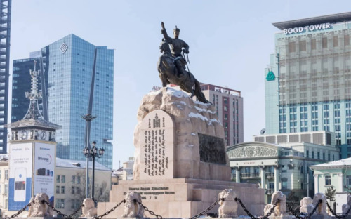 УЛААНБААТАРТ +8 ХЭМ ДУЛААН БАЙНА